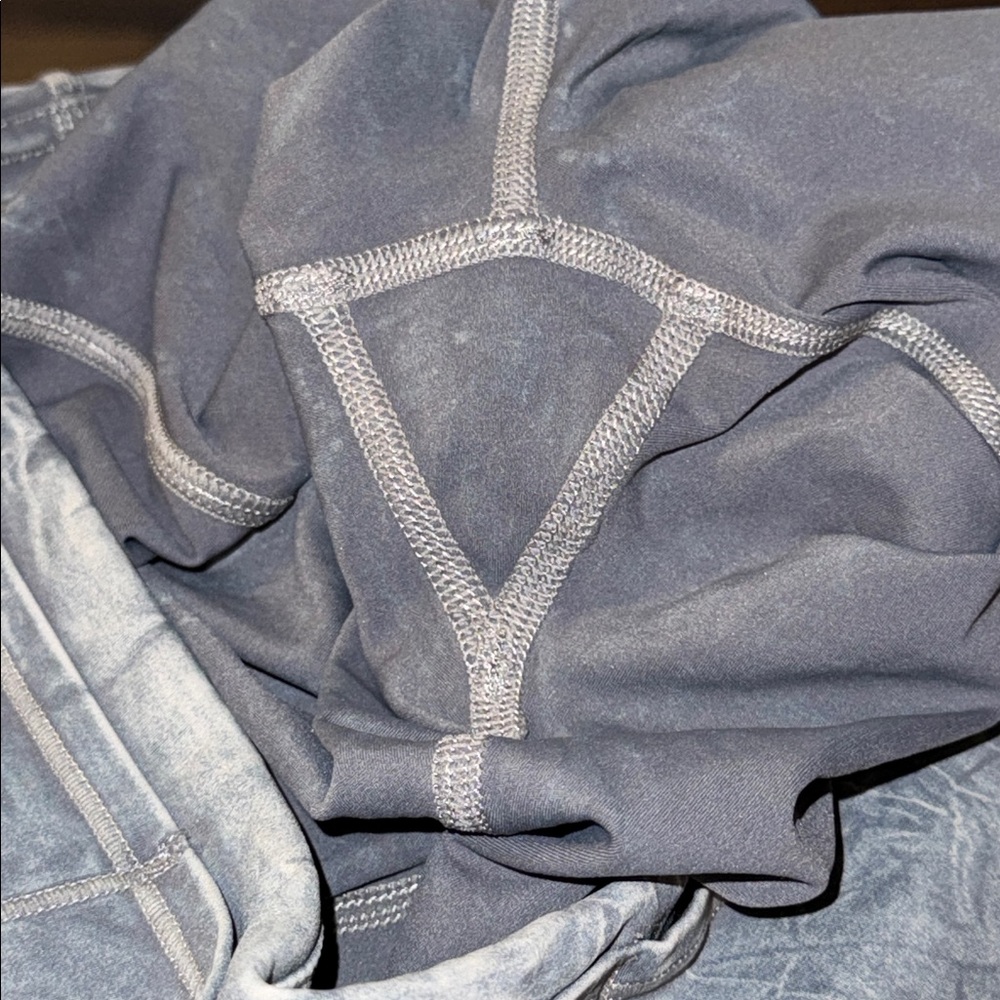 Lululemon Size 4 Fast and Free Short 10" *Ice Dye
Ice Wash Asphalt Grey Fitness - Picture 4 of 10